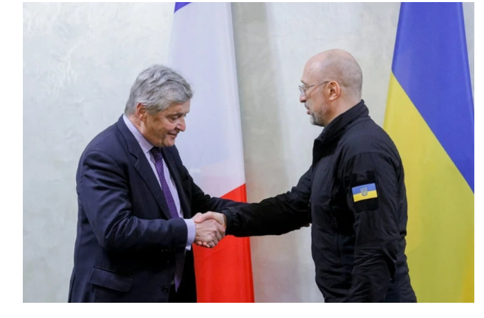 frantsiya-vydelit-ukraine-71-mln-yevro-i-peredast-150-generatorov