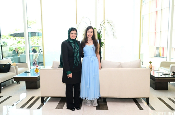 leyla-alieva-vstretilas-v-abu-dabi-s-afganskoy-aktivistkoy-zarkoy-yaftali