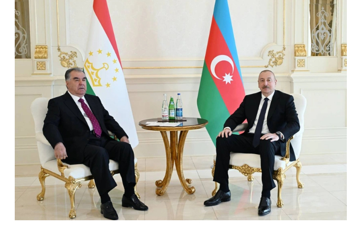 emomali-rakhmon-pozdravil-ilkhama-alieva-s-prisuzhdeniem-premii-zaida-za-chelovecheskoe-bratstvo