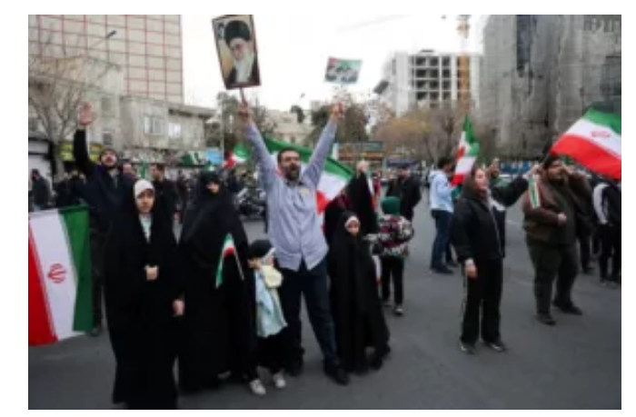 zhiteli-irana-vyshli-na-mitingi-iz-za-gibeli-verkhovnogo-lidera