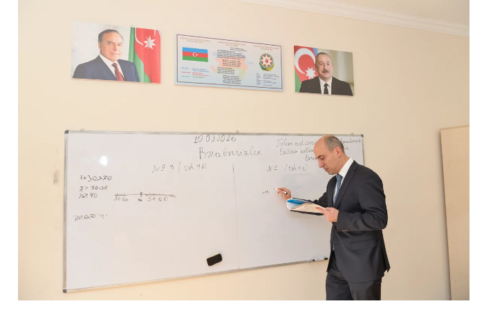 ministr-u-shkolnoy-doski-emin-amrullaev-lichno-provel-urok-v-khankendi-video