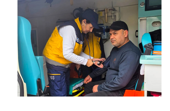 vozvrashchayushchikhsya-v-khodzhavend-i-khodzhaly-zhiteley-soprovozhdali-brigady-skoroy-pomoshchi