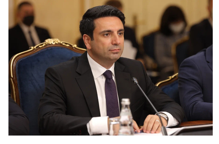 spiker-parlamenta-armenii-alen-simonyan-otpravitsya-v-turtsiyu