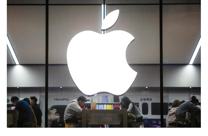 apple-pokinul-yeshche-odin-top-menedzher