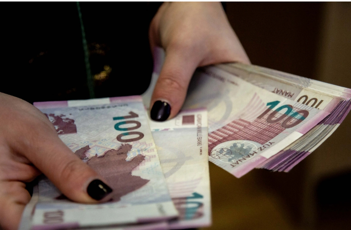 v-azerbaydzhane-srednyaya-zarplata-v-sektore-informatsii-i-svyazi-vyrosla-na-41