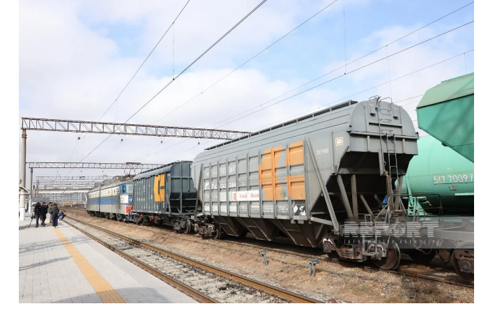 gruzovoy-poezd-s-rossiyskim-zernom-dlya-armenii-vyekhal-s-baladzharskoy-stantsii