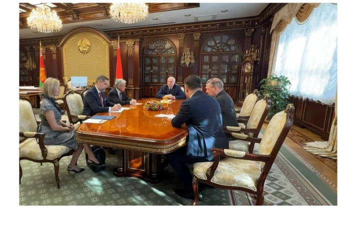 lukashenko-provodit-peregovory-so-spetsposlannikom-ssha-koulom