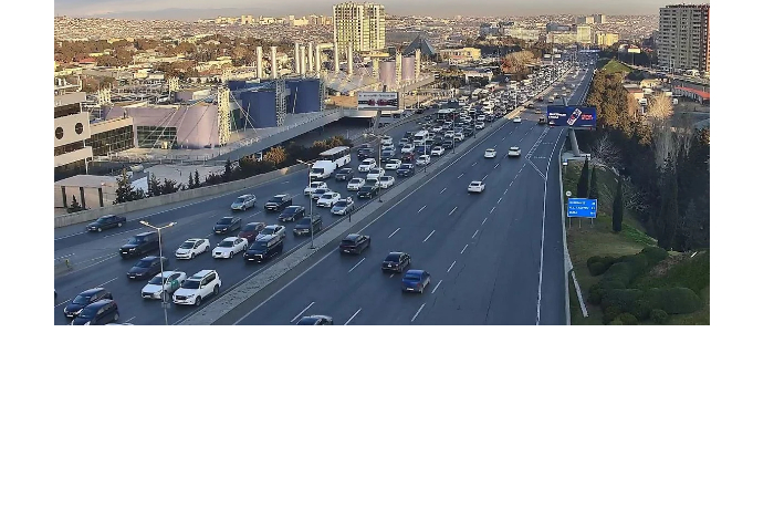 na-ryade-dorog-baku-zatrudneno-dvizhenie-transporta