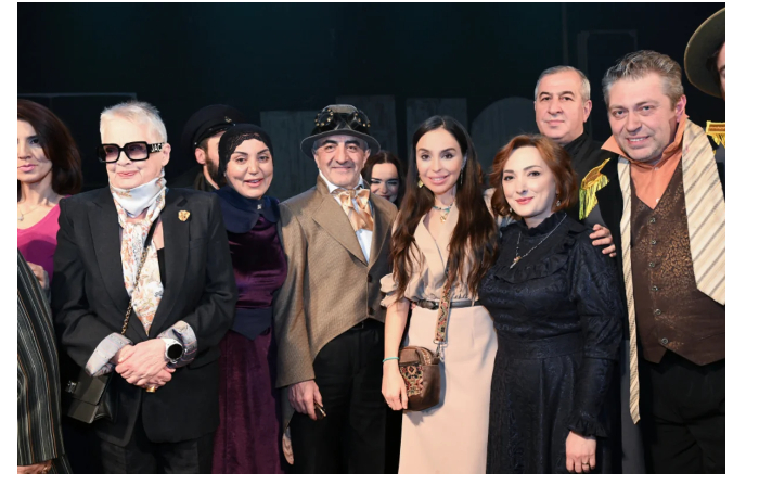 leyla-alieva-prinyala-uchastie-v-pokaze-spektaklya-neftyanoy-bum-ulybaetsya-vsem