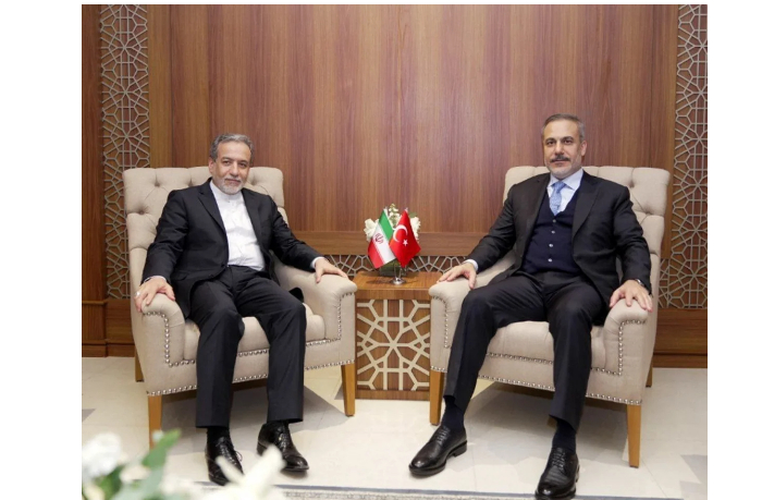 abbas-aragchi-i-khakan-fidan-obsudili-situatsiyu-na-blizhnem-vostoke