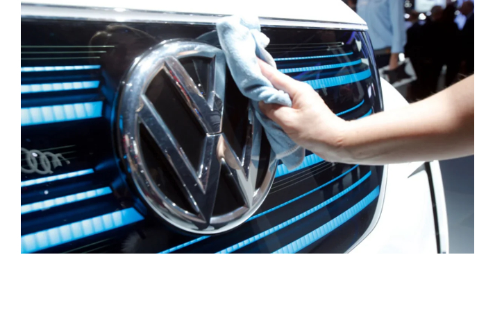 volkswagen-otzyvaet-pochti-100-000-elektrokarov