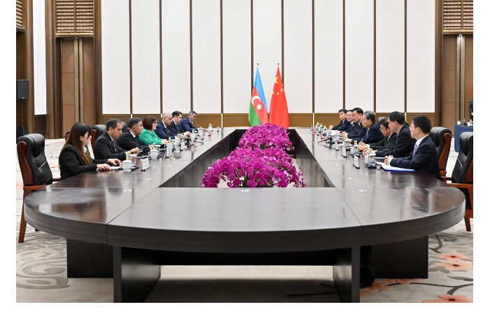 sakhiba-gafarova-i-tsao-lichzhi-obsudili-mezhparlamentskoe-sotrudnichestvo