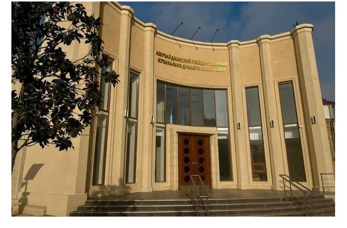 putin-otkryl-azerbaydzhanskiy-muzykalno-dramaticheskiy-teatr-v-derbente