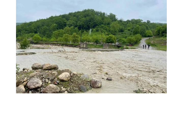 mchs-prizvalo-naselenie-derzhatsya-podalshe-ot-opasnykh-zon-iz-za-ugrozy-seley-i-navodneniy