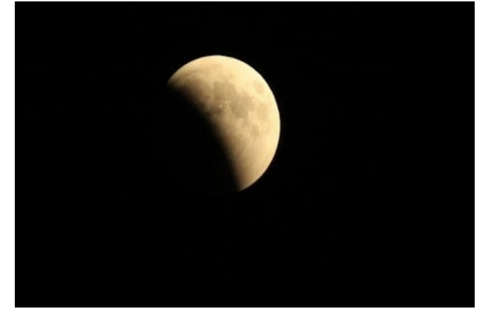 nachalos-pervoe-lunnoe-zatmenie-2026-goda