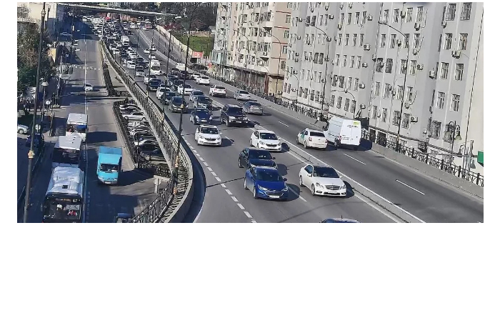 na-ryade-dorog-baku-zatrudneno-dvizhenie-transporta