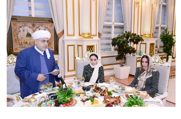 po-sluchayu-svyashchennogo-mesyatsa-ramazan-sostoyalas-tseremoniya-iftara