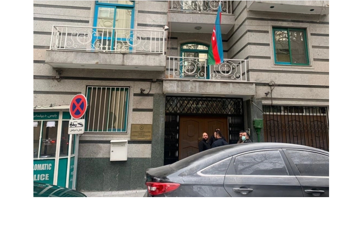 azerbaydzhan-vyvodit-svoy-dippersonal-iz-irana