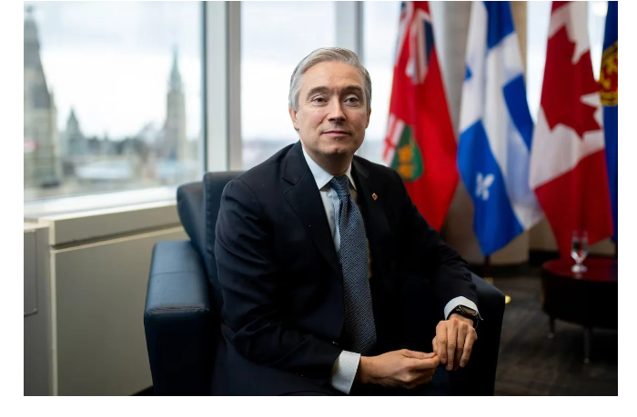 glava-minfina-kanady-shampan-posetit-kitay