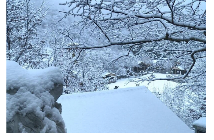 v-dvukh-rayonakh-azerbaydzhana-vypal-sneg