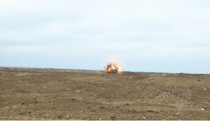 v-fizuli-sotrudnik-anama-podorvalsya-na-mine