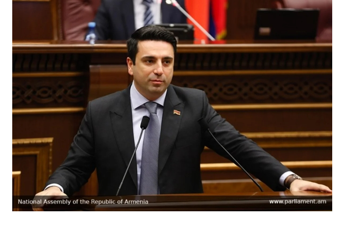 alen-simonyan-anonsiroval-vstrechu-s-sakhiboy-gafarovoy