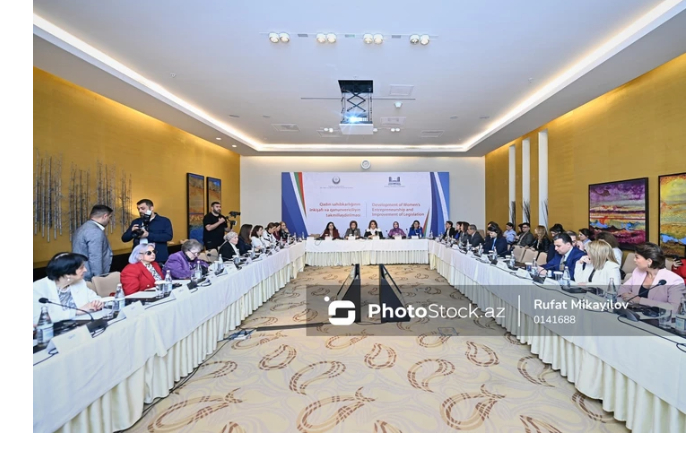 v-baku-prokhodit-mezhdunarodnaya-konferentsiya-svmda-po-zhenskomu-liderstvu