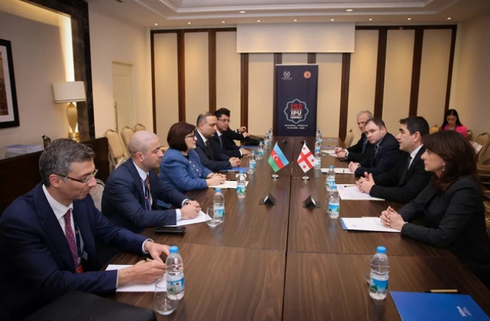 sakhibe-gafarovoy-vruchili-parlamentskuyu-medal-pocheta-gruzii