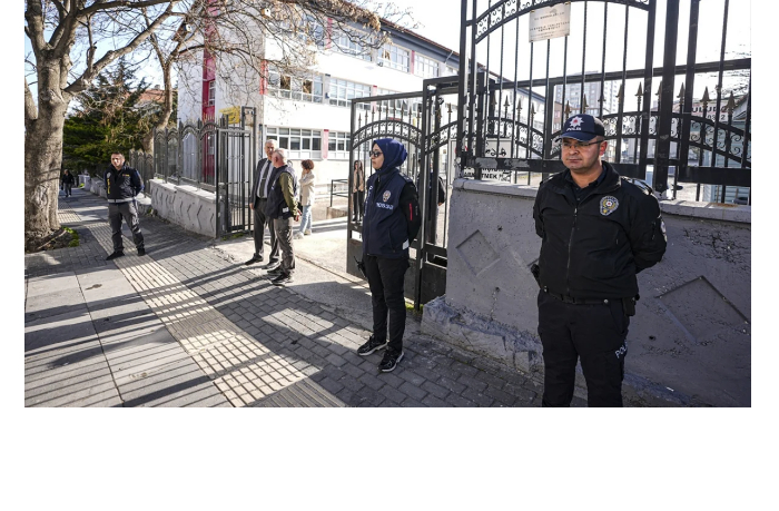 v-shkolakh-turtsii-usilen-politseyskiy-kontrol-posle-vooruzhennykh-intsidentov