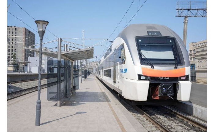 v-kyurdamir-iz-baku-vyekhal-simvolicheskiy-passazhirskiy-poezd