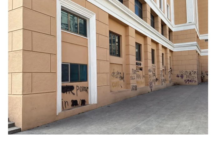 politsiya-rassleduet-fakt-vandalizma-v-kinotsentre-nizami