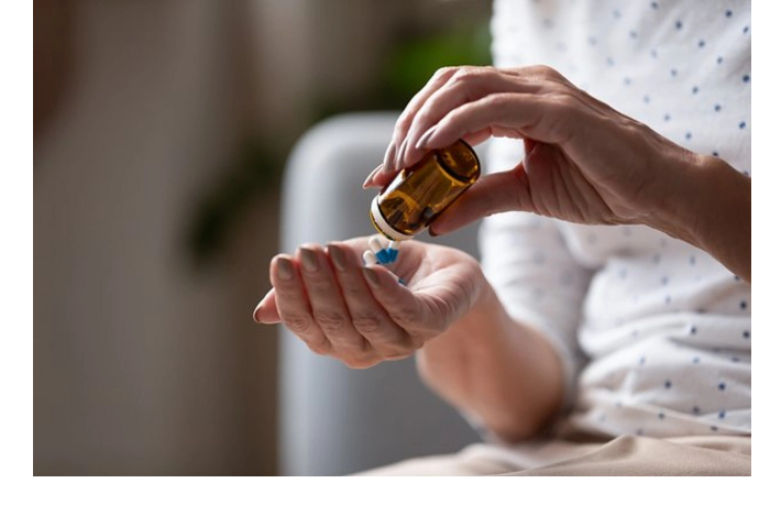 nayden-snizhayushchiy-risk-bolezni-altsgeymera-vitamin