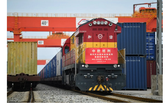 pervyy-pryamoy-ekspress-iz-ukhanya-vzyal-kurs-na-baku-po-srednemu-koridoru