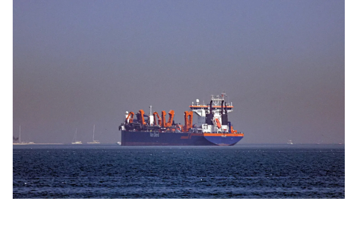 eskalatsiya-v-persidskom-zalive-privela-k-ostanovke-sudokhodstva-v-ormuze