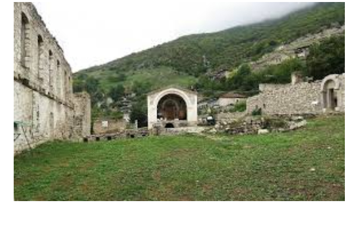 ocherednaya-gruppa-byvshikh-vynuzhdennykh-pereselentsev-otpravilas-v-posyolok-gyrmyzy-bazar-khodzhavendskogo-rayona