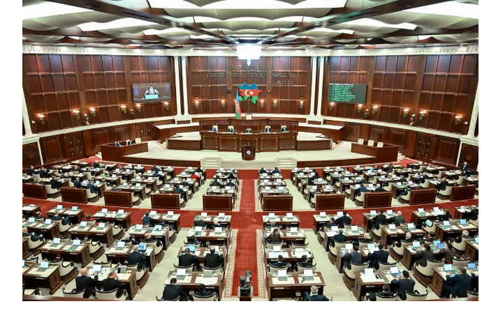 na-segodnyashnem-zasedanii-milli-medzhlisa-obsudyat-8-voprosov