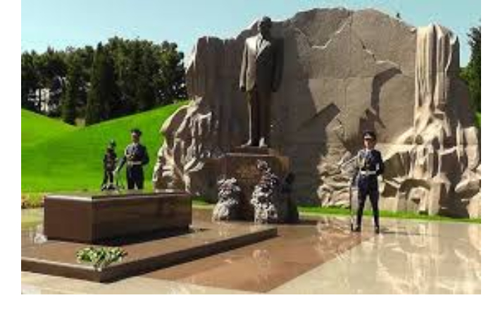 prezident-latvii-posetil-mogilu-geydara-alieva-na-allee-pochyotnogo-zakhoroneniya