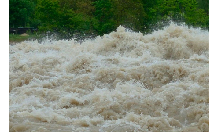 v-agdzhabedinskom-rayone-prorvalo-dambu-na-reke-kura