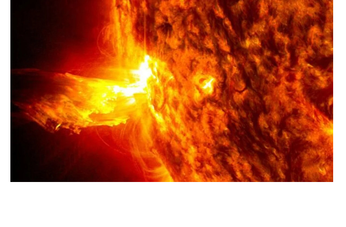 silneyshaya-za-25-mesyatsa-vspyshka-proizoshla-na-solntse-video