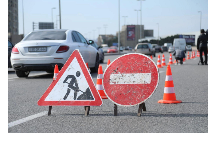 v-baku-na-vykhodnykh-perekroyut-dvizhenie-srazu-na-trekh-ulitsakh