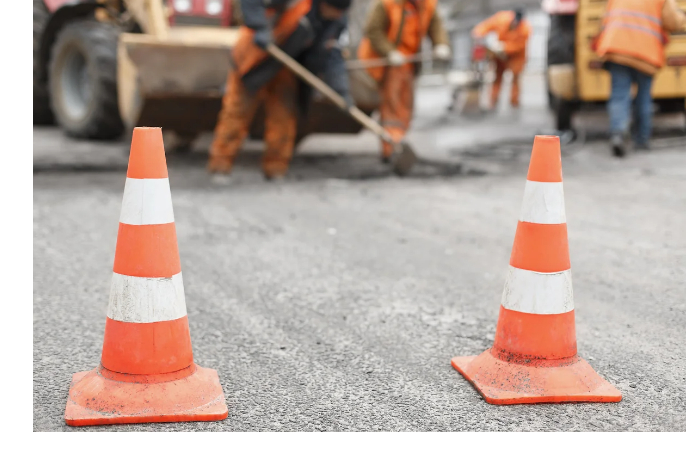 v-baku-na-vykhodnykh-proydet-remont-dorog-na-trekh-tsentralnykh-ulitsakh