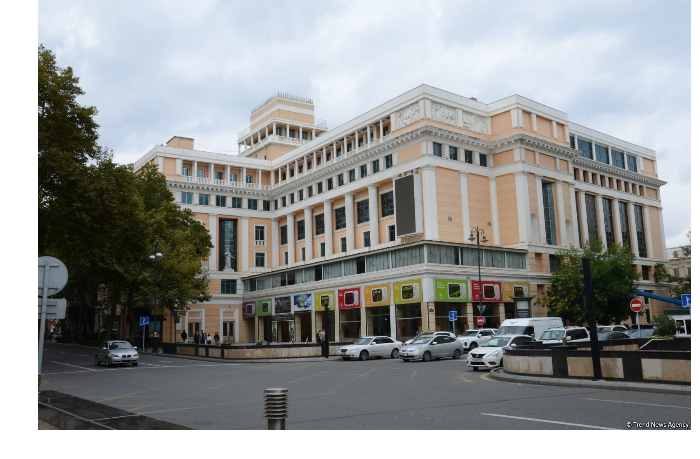 direktor-kinotsentra-nizami-pokinul-dolzhnost