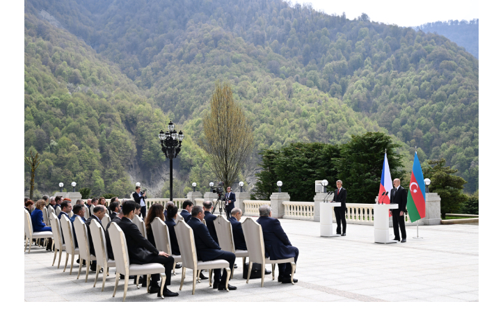 prezident-ilkham-aliev-i-premer-ministr-andrey-babish-vystupili-s-zayavleniyami-dlya-pressy-foto