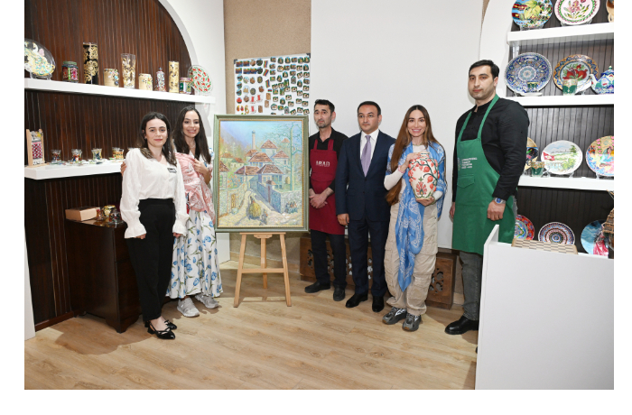 leyla-alieva-i-arzu-alieva-oznakomilis-s-tsentrom-keramiki-i-prikladnogo-iskusstva-abad-v-sheki-foto