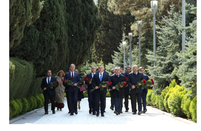 rukovodstvo-minzdrava-pochtilo-pamyat-akademika-zarify-alievoy