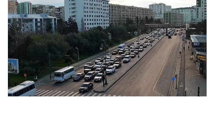 na-ryade-dorog-baku-zatrudneno-dvizhenie-transporta