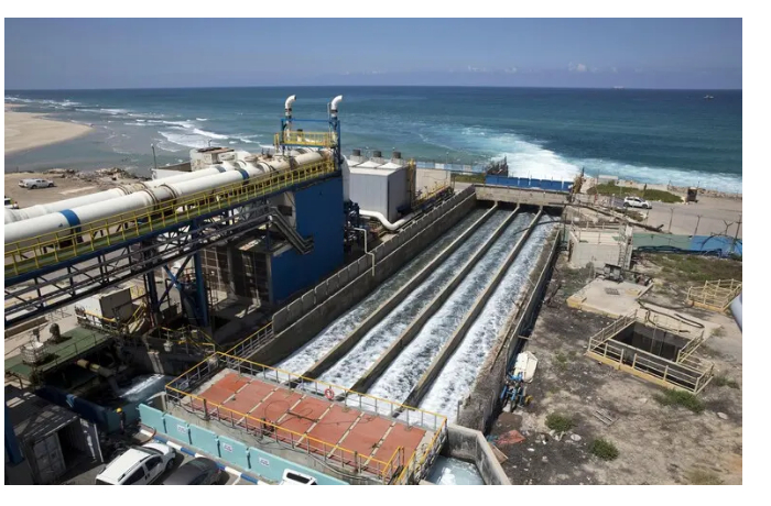 v-kuveyte-povrezhdeny-elektrostantsiya-i-opresnitelnaya-ustanovka