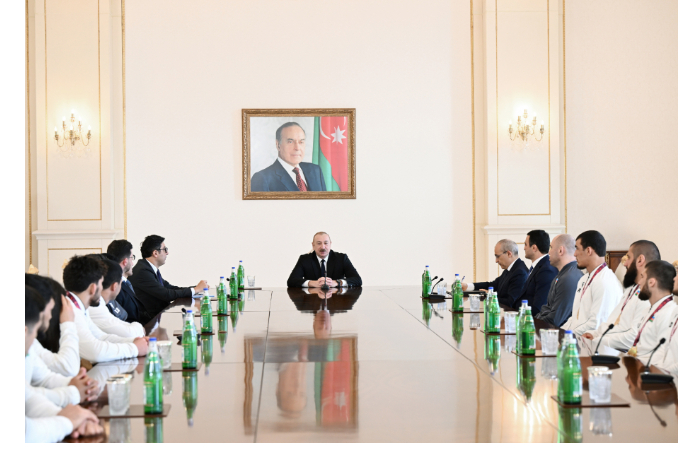 prezident-ilkham-aliev-prinyal-bortsov-stavshikh-pobeditelyami-komandnogo-zacheta-chempionata-yevropy-foto