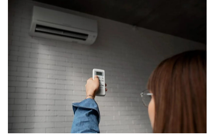 zhara-ne-zastanet-vrasplokh-pochemu-split-sistemy-nuzhno-gotovit-k-letu-uzhe-vesnoy