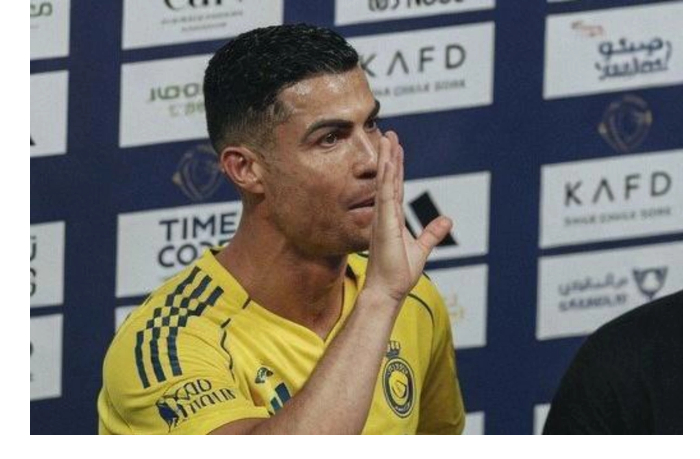 ronaldu-ironichno-otvetil-na-nasmeshki-fanatov